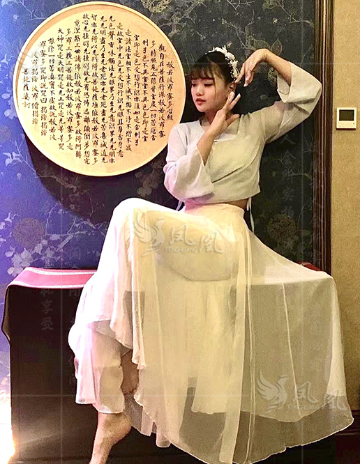 凤凰男士水疗Spa按摩会所舞者展示